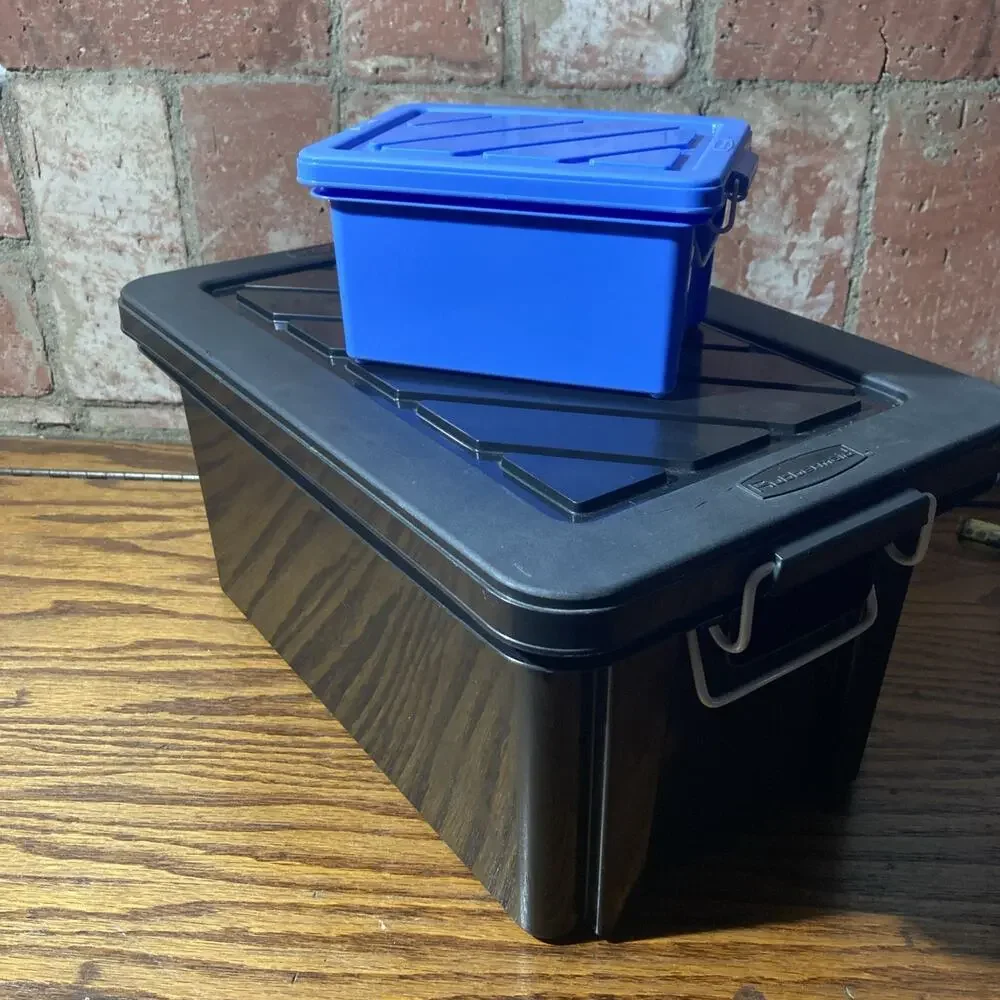 Rubbermaid Keepers Lot Blue 4x5.5x3” Black 8x12.5x6.5” Vintage 90s With Clasps